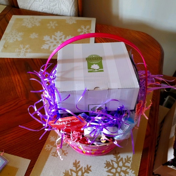 Mother's Day Scentsy Gift Baskets $100 - Picture 1 of 7